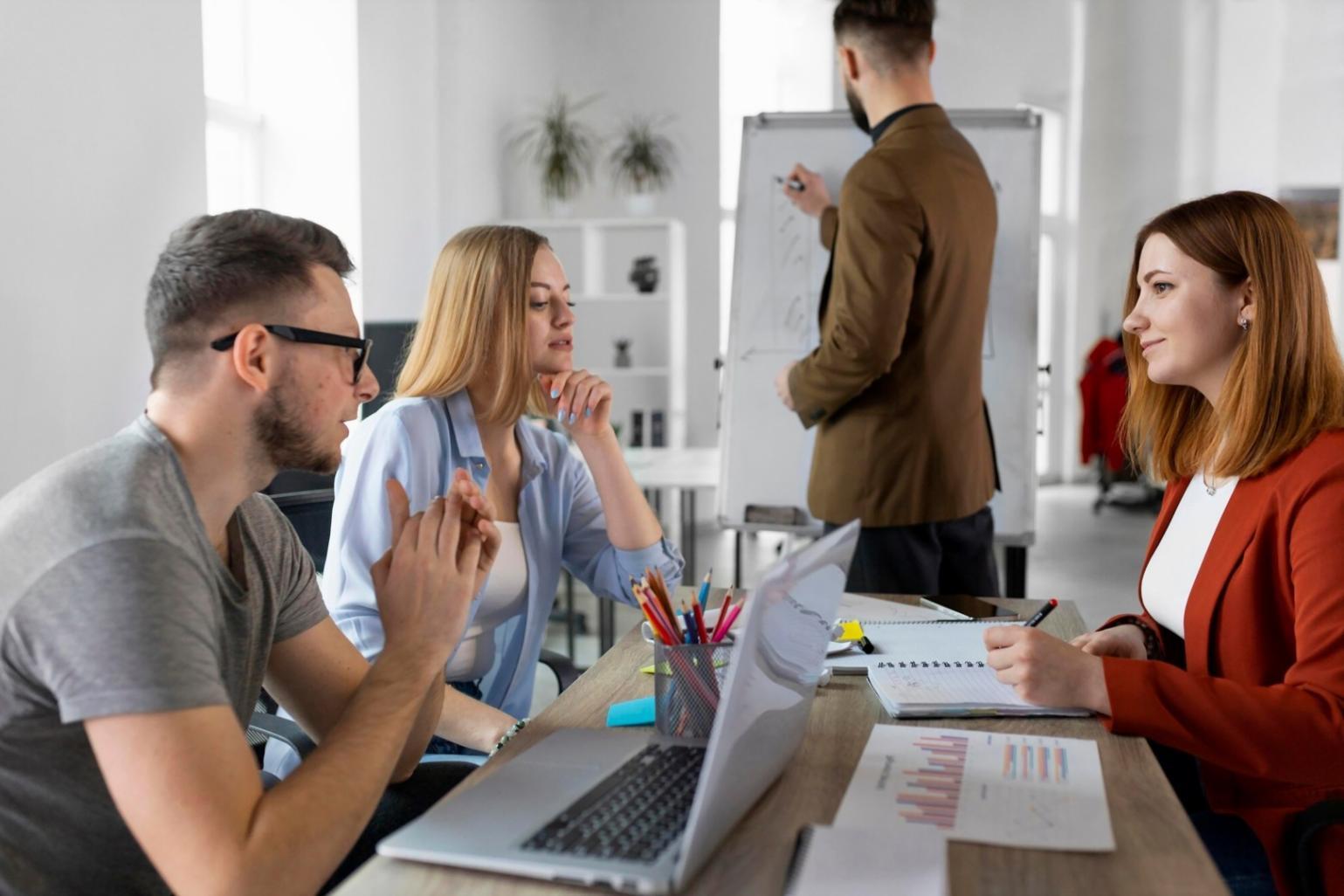 Session de formation avec analyse de données financières