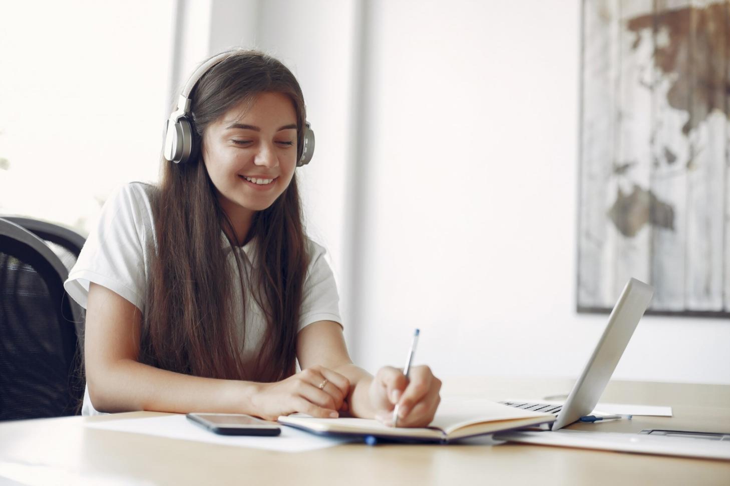 Bureau moderne avec équipement de gestion financière